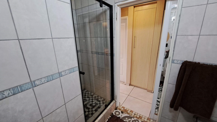 3 Bedroom Property for Sale in Lourierpark Free State